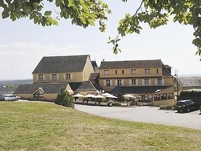 Logis Hotel De La Tour Masseret Bagian luar foto