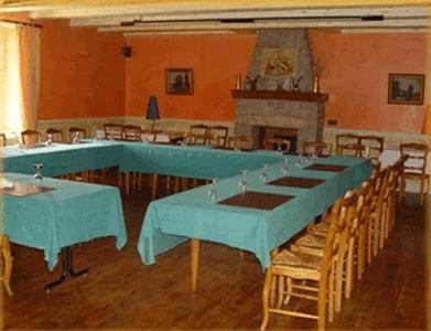 Logis Hotel De La Tour Masseret Bagian luar foto