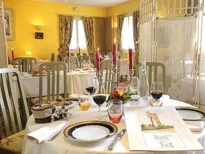 Logis Hotel De La Tour Masseret Bagian luar foto