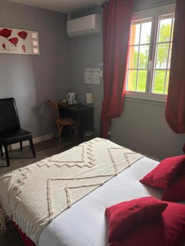 Logis Hotel De La Tour Masseret Bagian luar foto