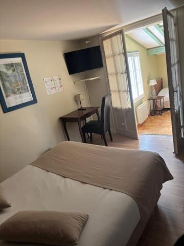 Logis Hotel De La Tour Masseret Bagian luar foto