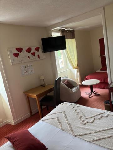 Logis Hotel De La Tour Masseret Bagian luar foto