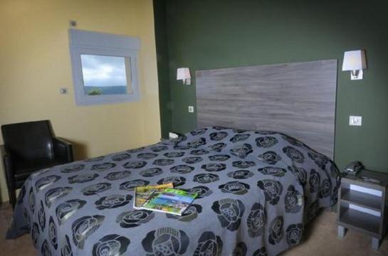 Logis Hotel De La Tour Masseret Ruang foto