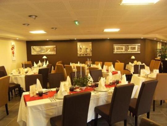 Logis Hotel De La Tour Masseret Bagian luar foto